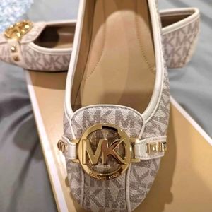 Michael kor flats
